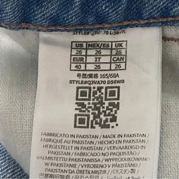 Guess denim distressed short in light blue washed casual Size 26 - Picture 4 of 13